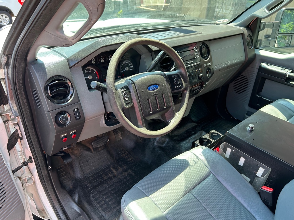 Photo 27 of this FORD F450 SERVICE