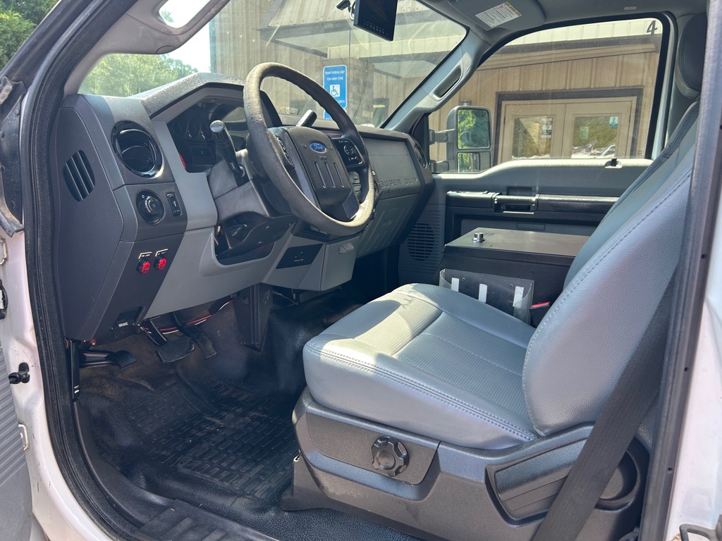 Photo 25 of this FORD F450 SERVICE