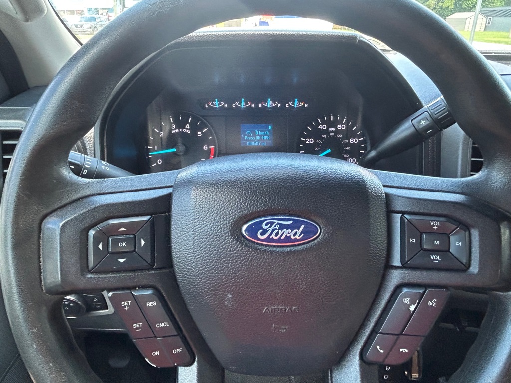Photo 33 of this FORD F250 SUPER CREW