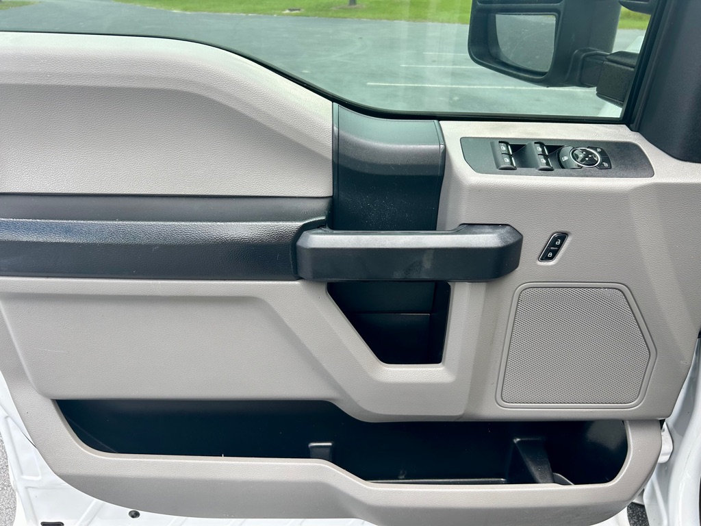 Photo 29 of this FORD F250 SUPER CREW