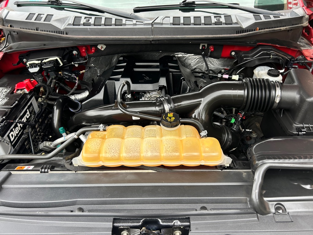 Photo 11 of this FORD F550 SUPER CREW