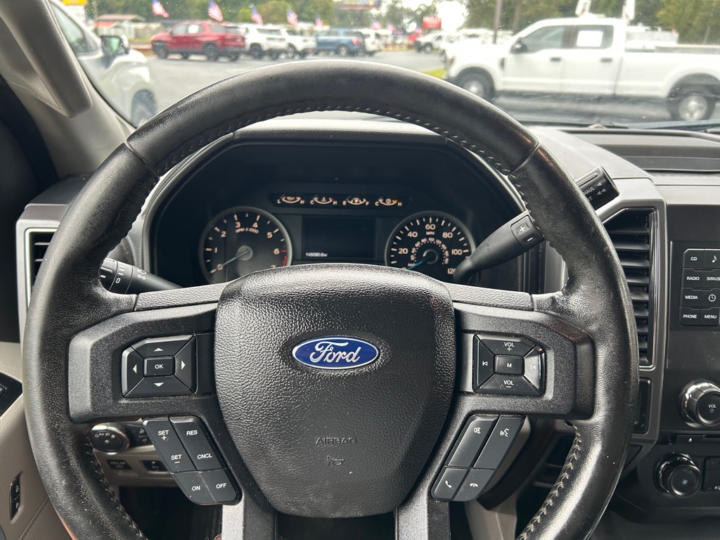 Photo 30 of this FORD F550 SUPER CREW