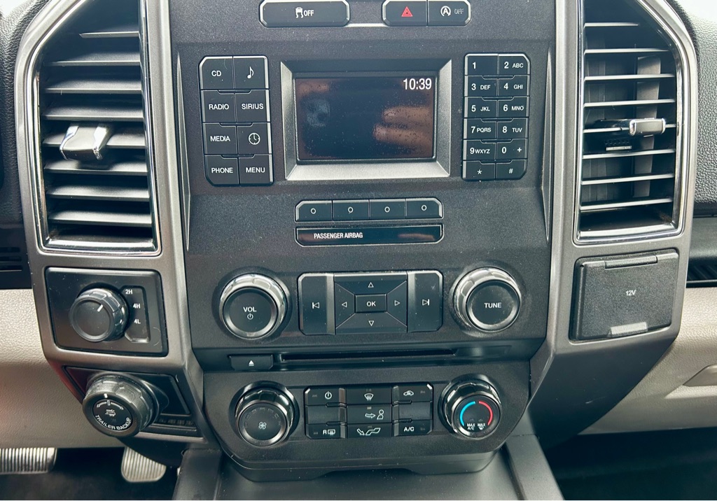 Photo 28 of this FORD F550 SUPER CREW