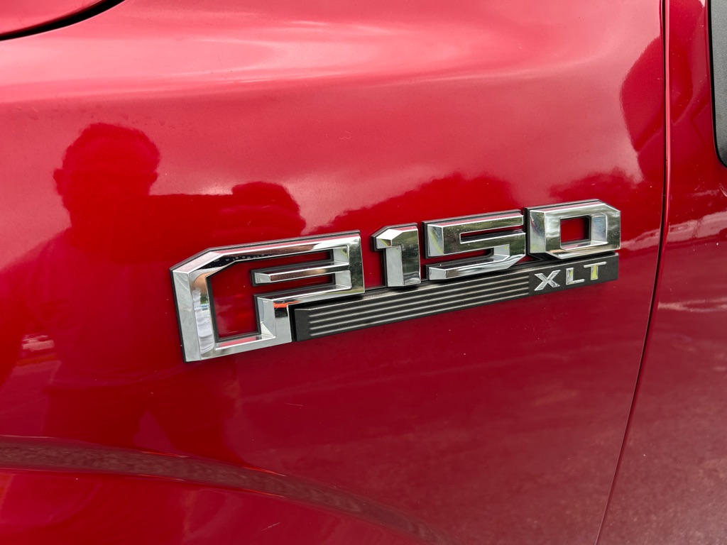 Photo 18 of this FORD F550 SUPER CREW