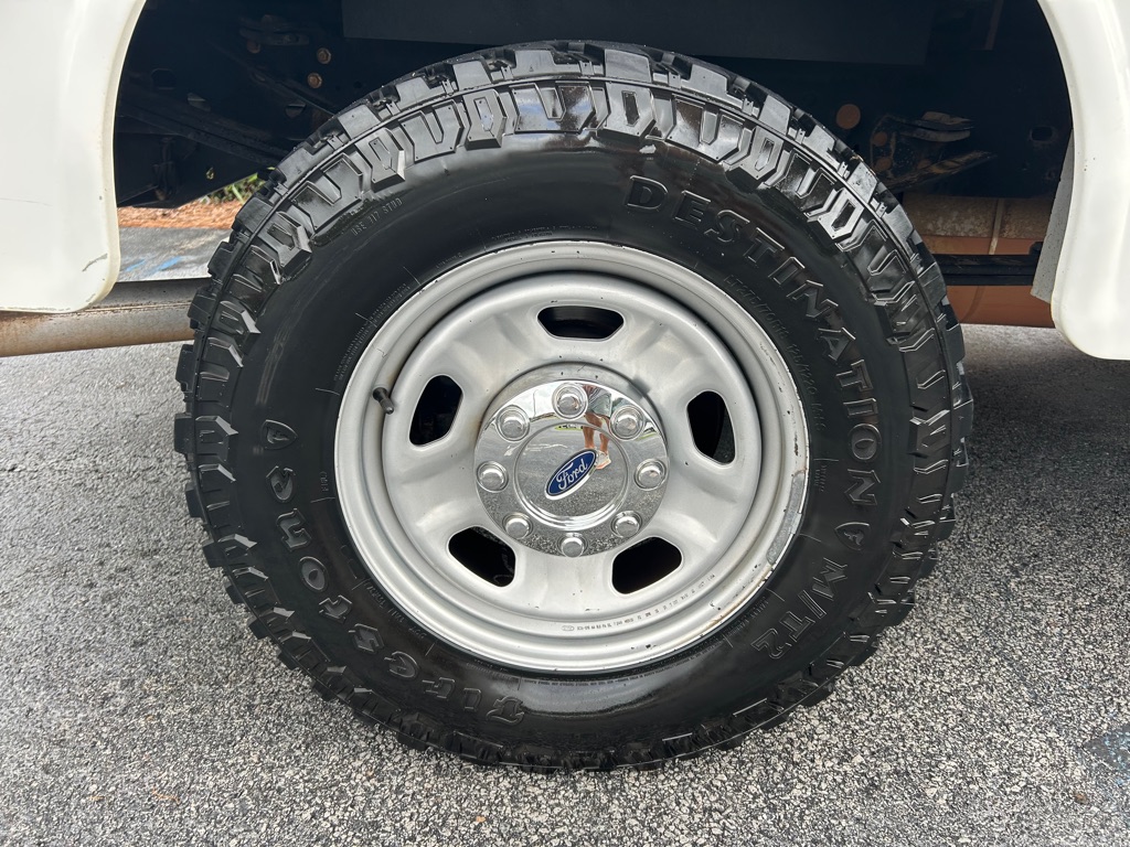 Photo 19 of this FORD F350 SERVICE
