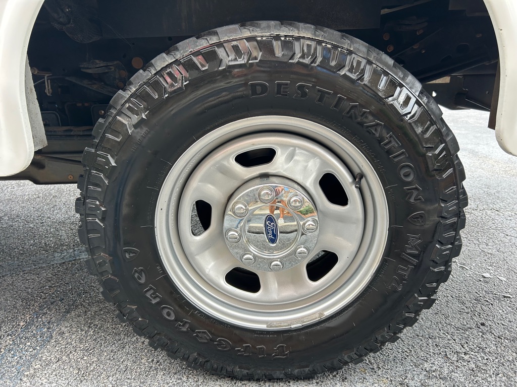 Photo 18 of this FORD F350 SERVICE
