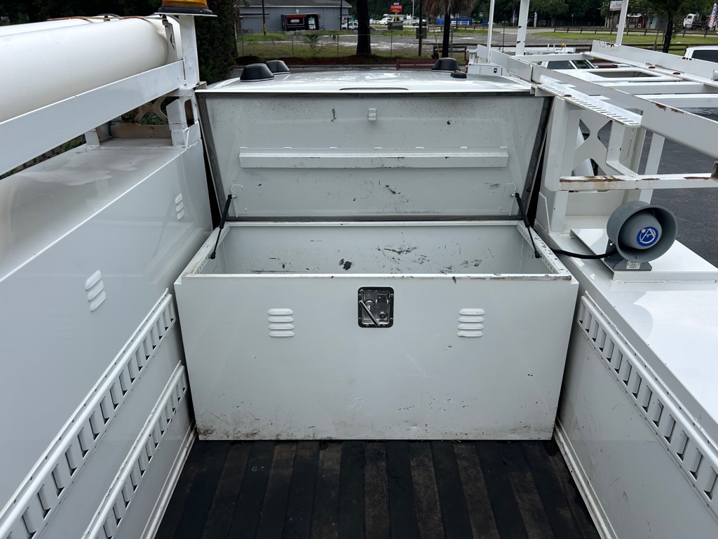 Photo 9 of this FORD F350 SERVICE