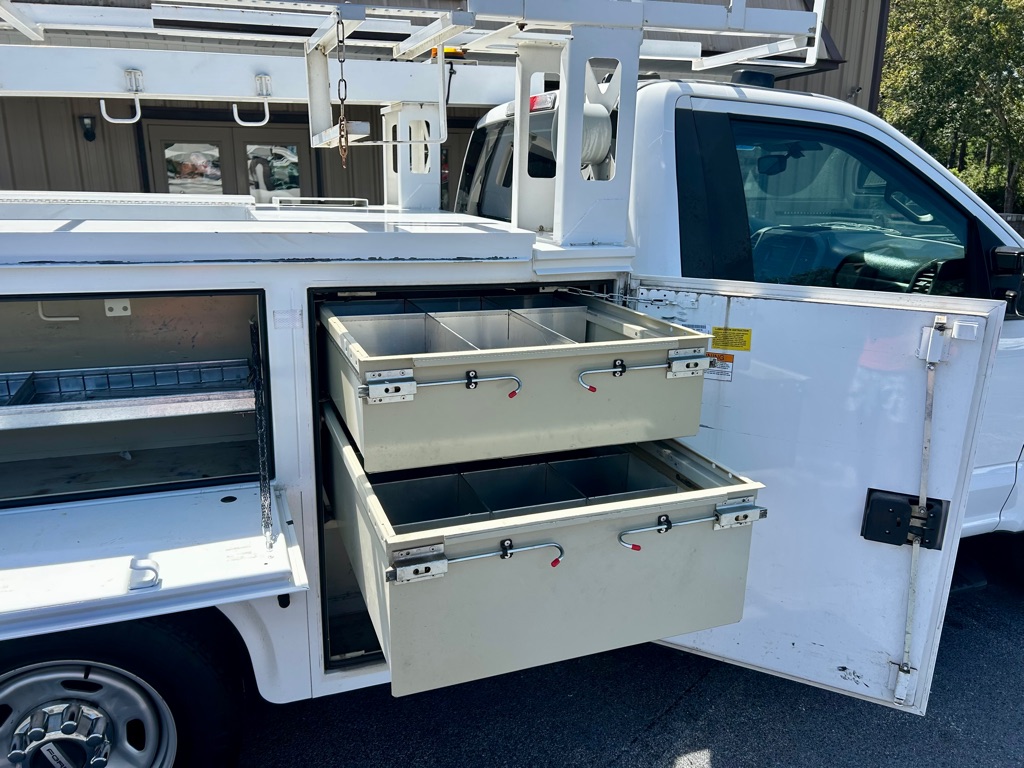 Photo 8 of this FORD F350 SERVICE