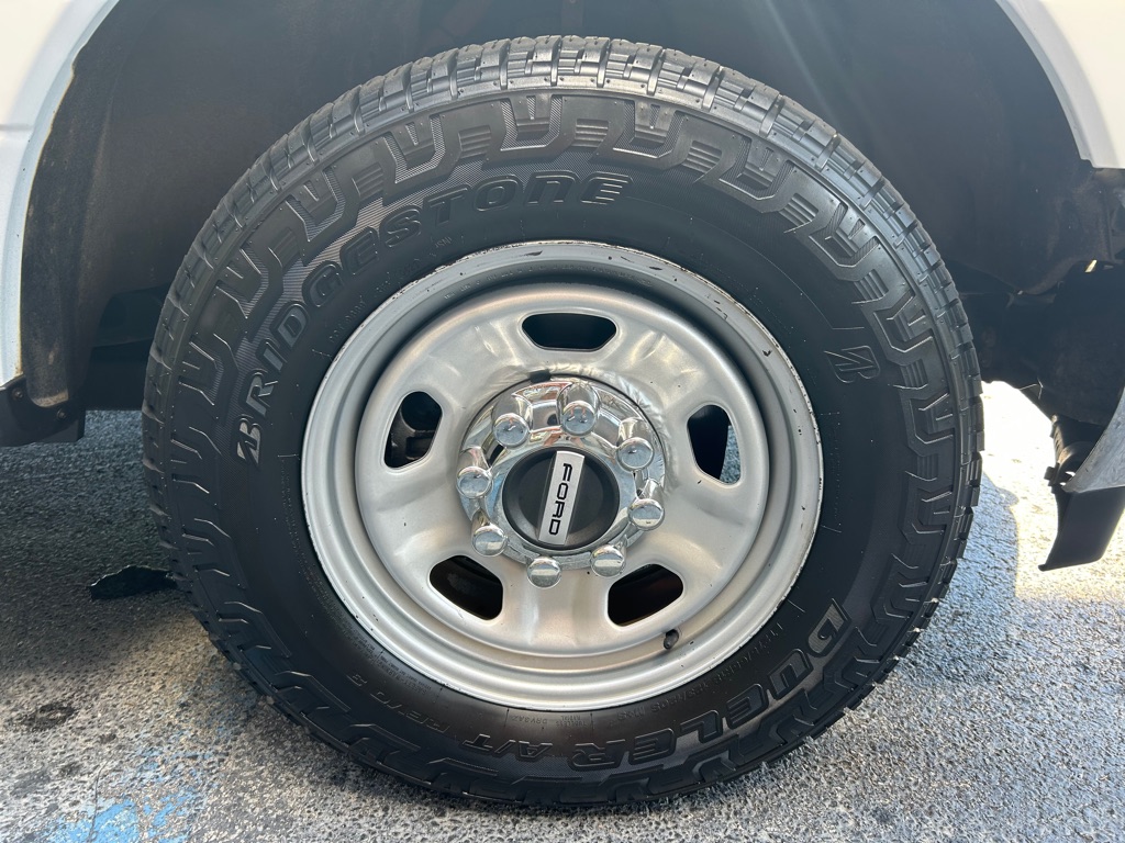 Photo 17 of this FORD F350 SERVICE