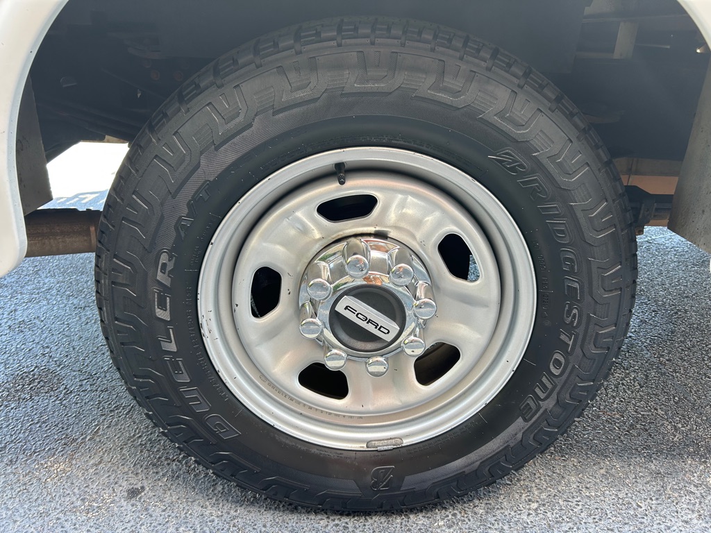 Photo 18 of this FORD F350 SERVICE