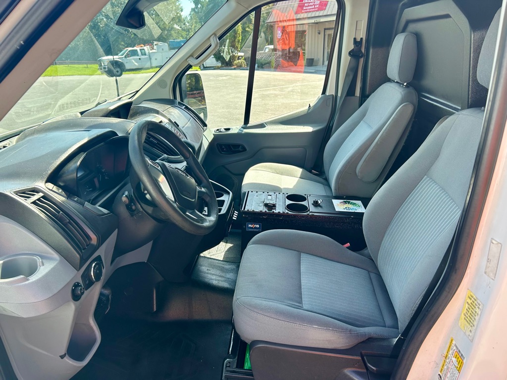 Photo 19 of this FORD TRANSIT 250