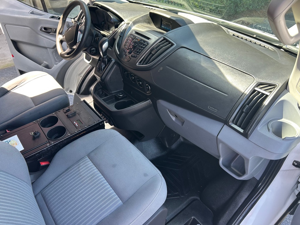 Photo 21 of this FORD TRANSIT 250