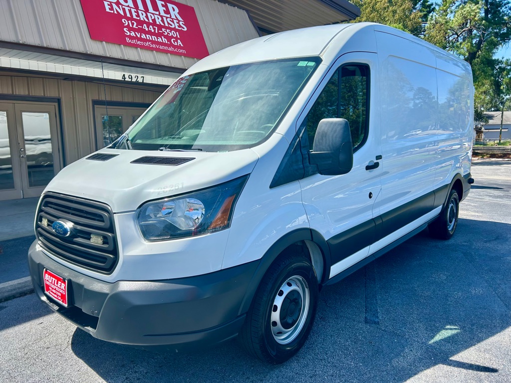 Photo 2 of this FORD TRANSIT 250