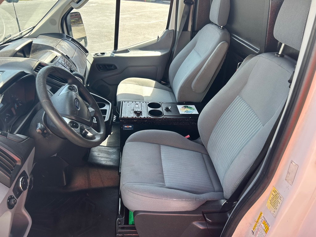 Photo 18 of this FORD TRANSIT 250