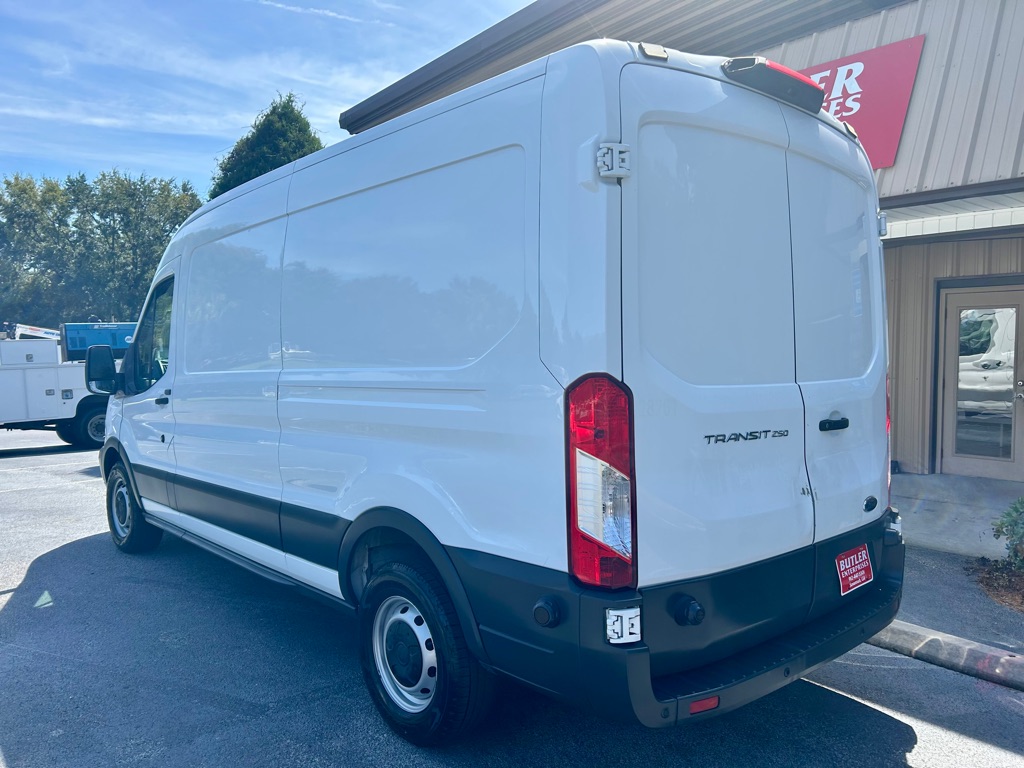 Photo 3 of this FORD TRANSIT 250