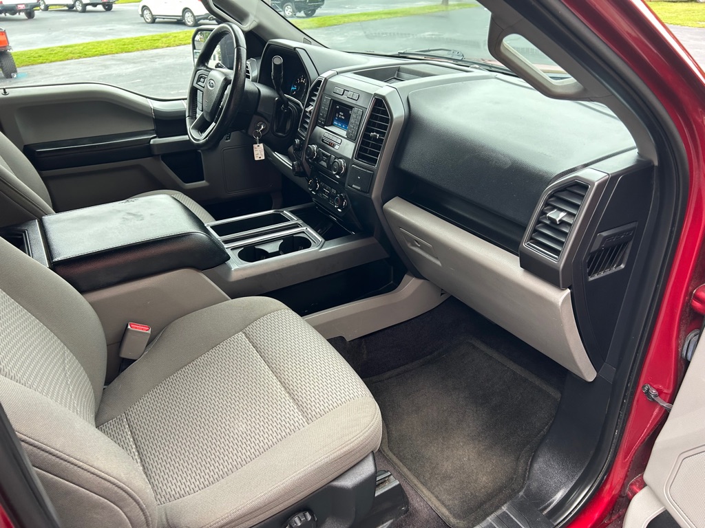 Photo 26 of this FORD F150 SUPER CREW