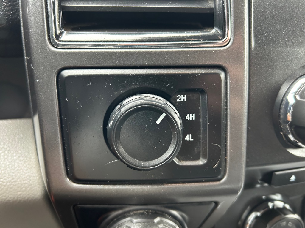 Photo 30 of this FORD F150 SUPER CREW