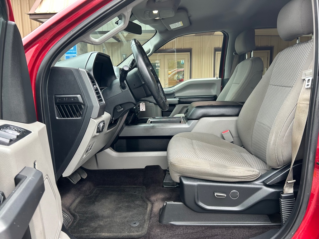 Photo 18 of this FORD F150 SUPER CREW