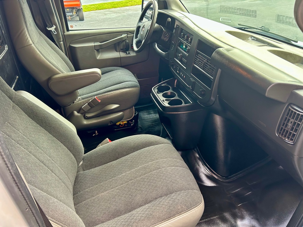 Photo 22 of this GMC SAVANA 2500