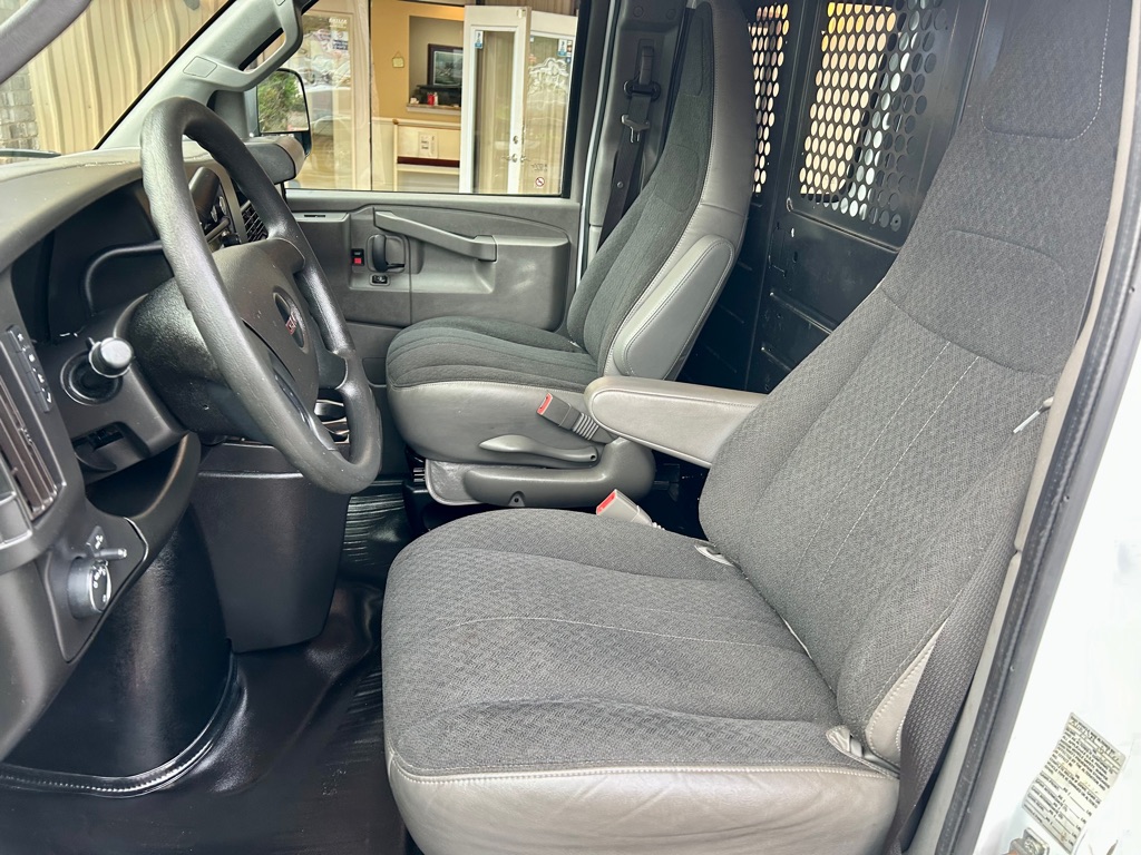Photo 18 of this GMC SAVANA 2500