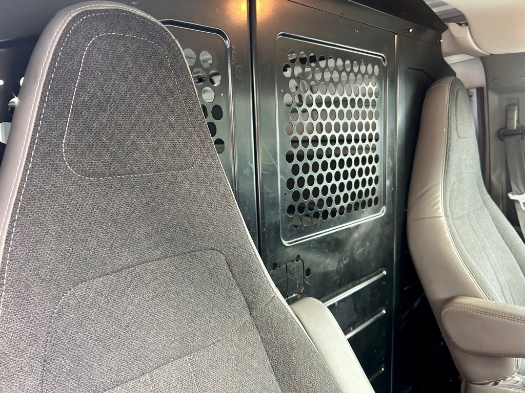 Photo 23 of this GMC SAVANA 2500