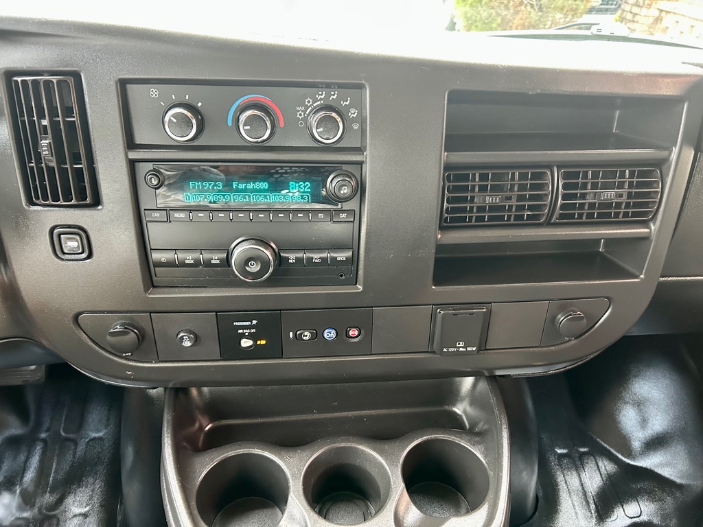 Photo 24 of this GMC SAVANA 2500