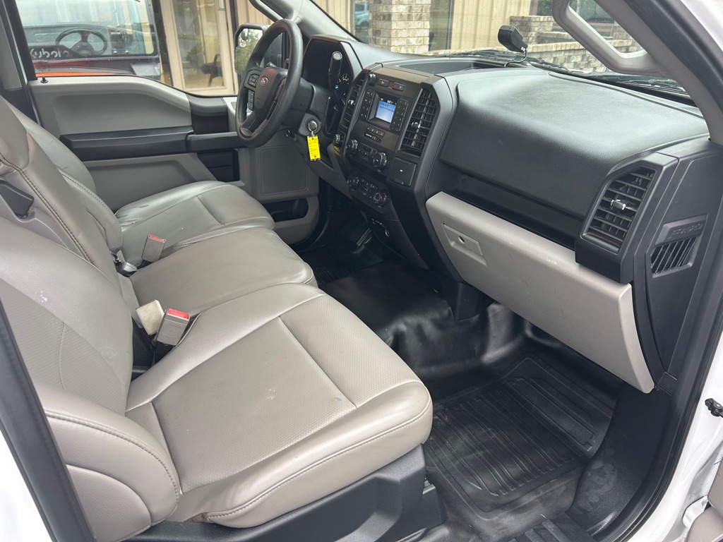 Photo 21 of this FORD F150 REGULAR