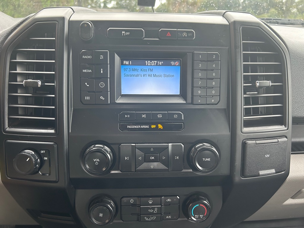 Photo 23 of this FORD F150 REGULAR