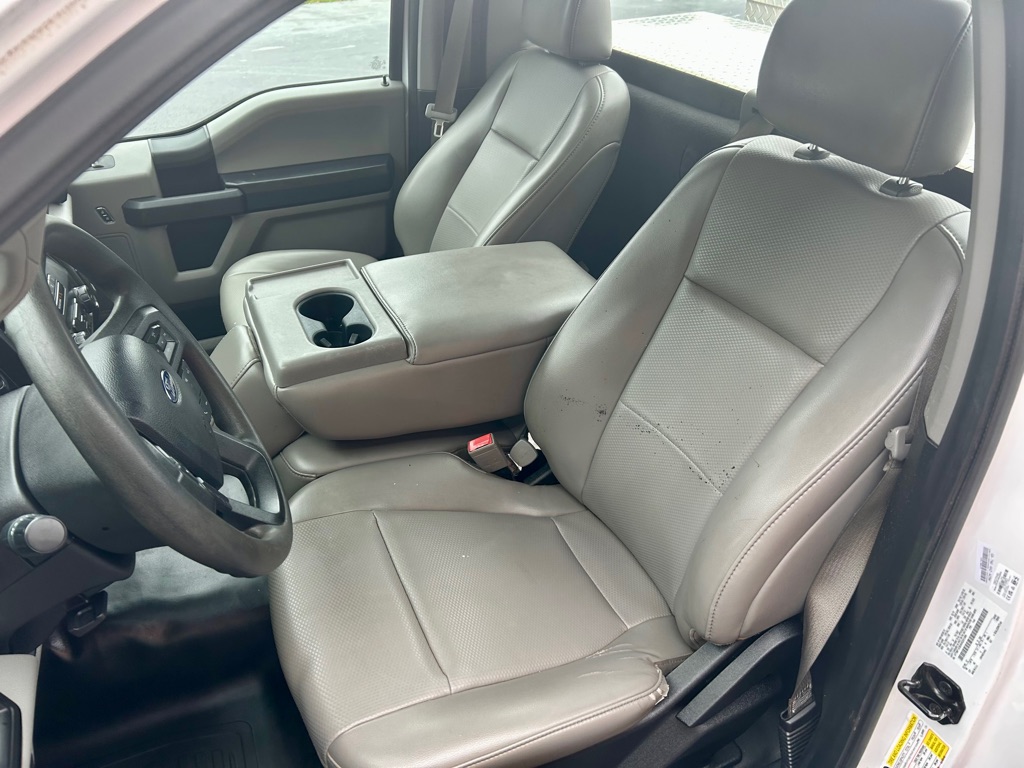 Photo 17 of this FORD F150 REGULAR