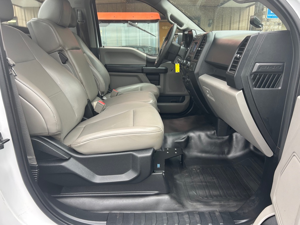 Photo 20 of this FORD F150 REGULAR