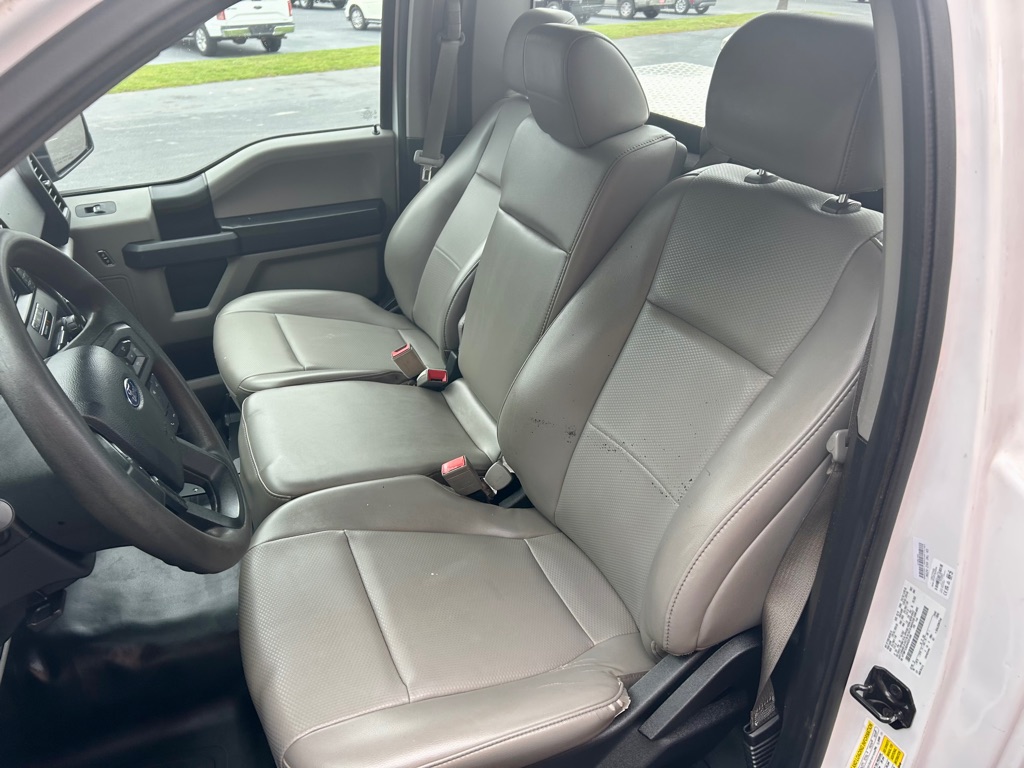Photo 18 of this FORD F150 REGULAR