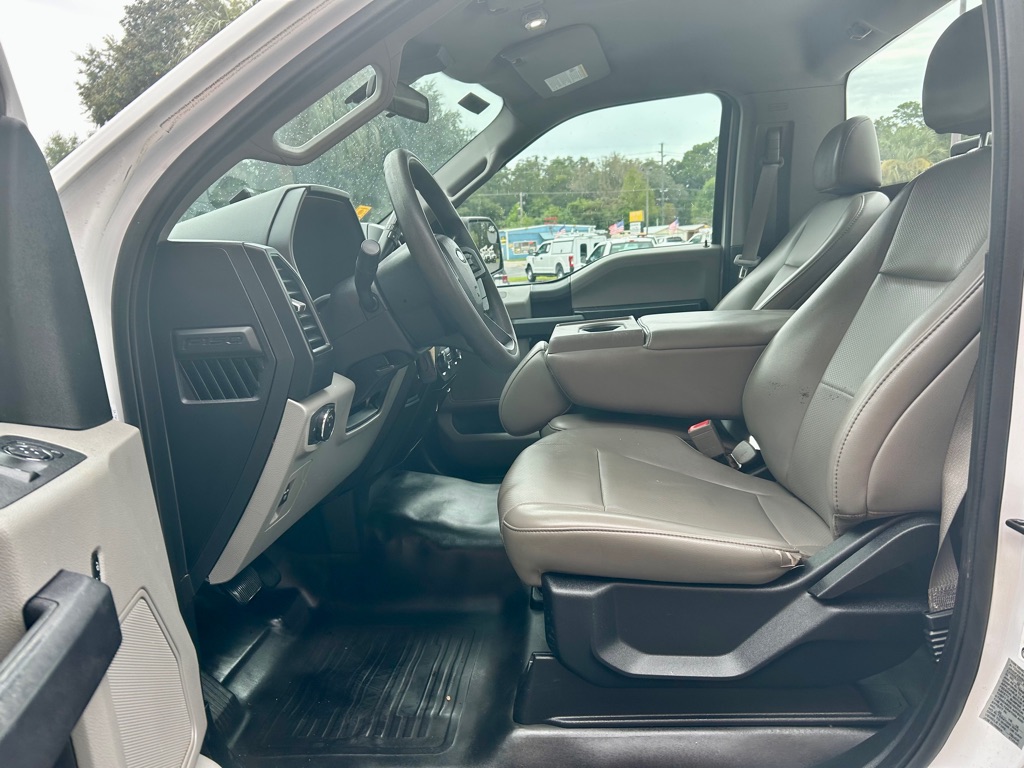 Photo 15 of this FORD F150 REGULAR
