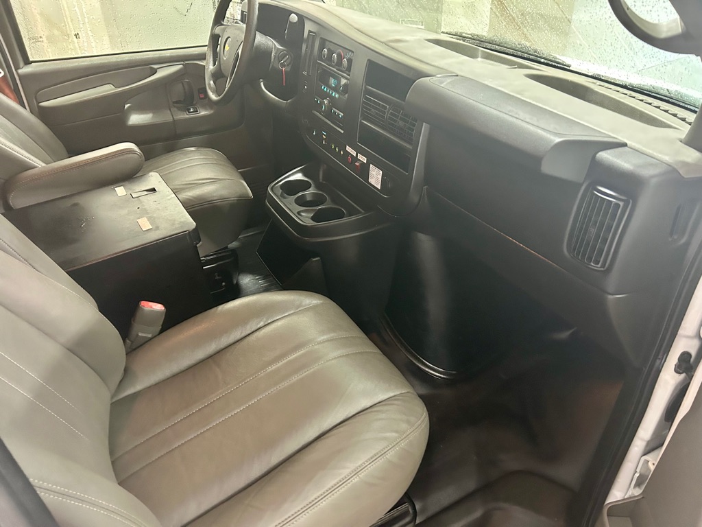 Photo 25 of this CHEVROLET EXPRESS G2500