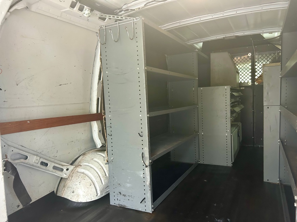 Photo 16 of this CHEVROLET EXPRESS G2500