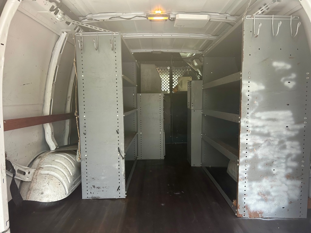 Photo 15 of this CHEVROLET EXPRESS G2500