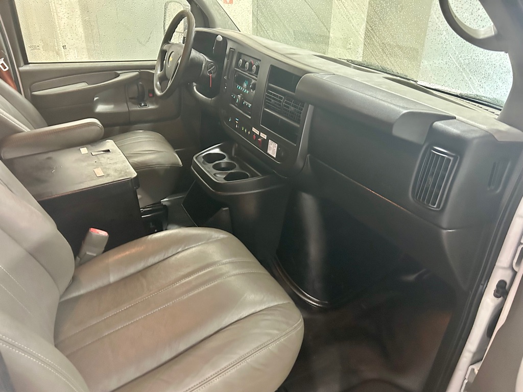 Photo 27 of this CHEVROLET EXPRESS G2500