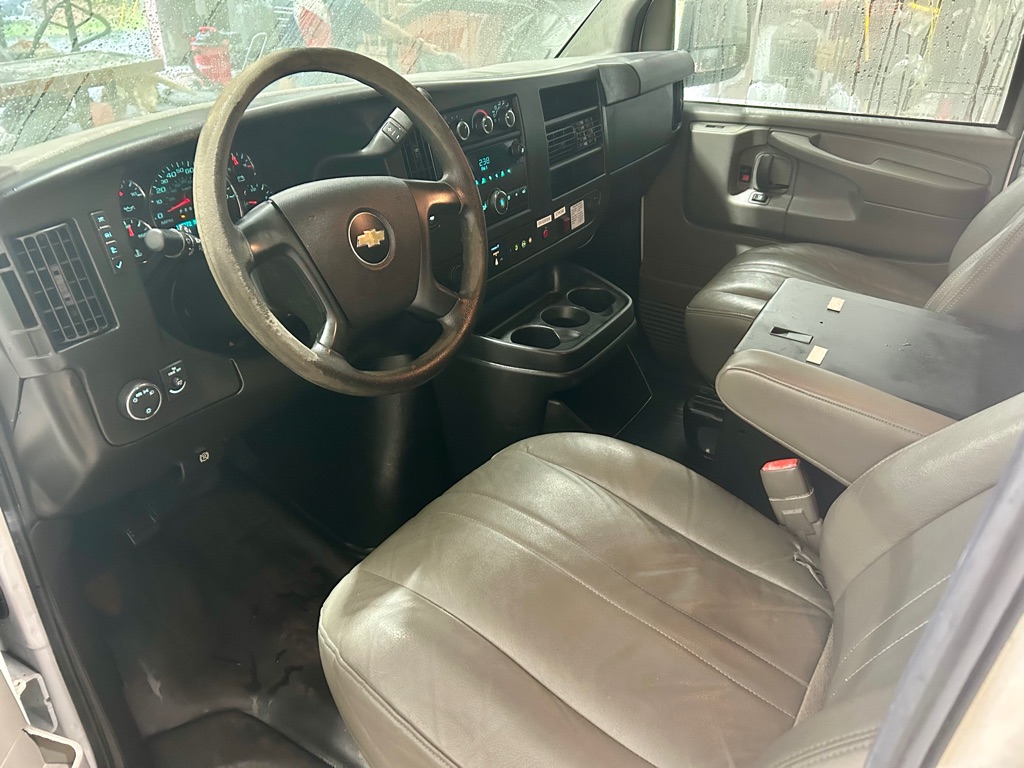 Photo 21 of this CHEVROLET EXPRESS G2500