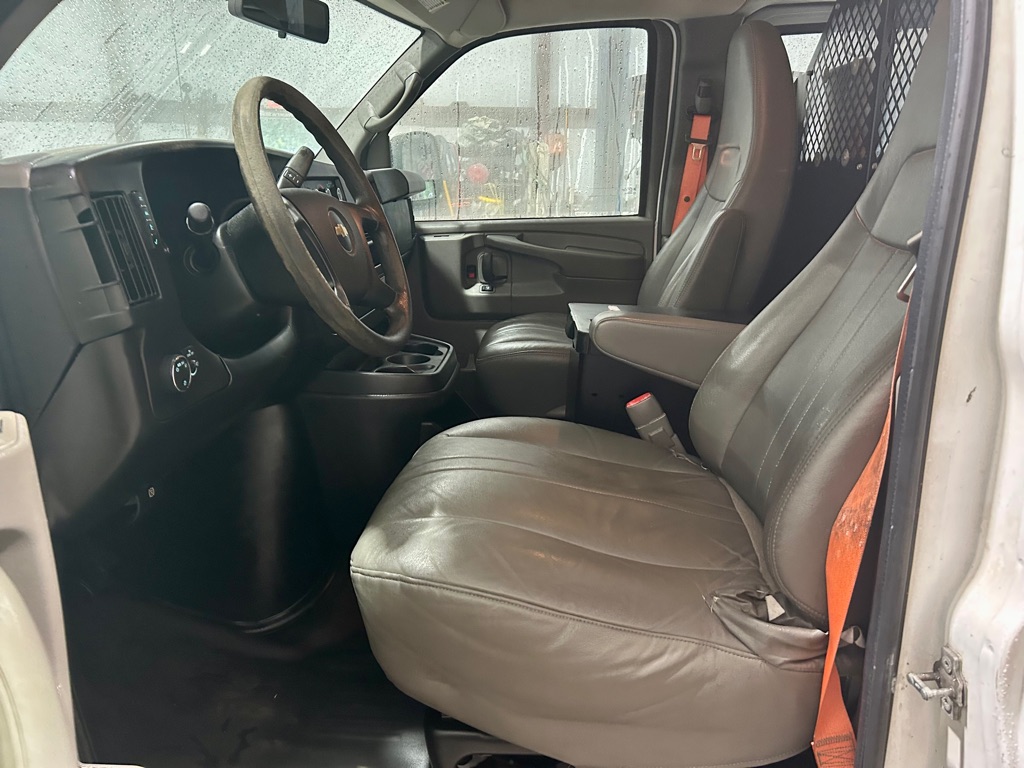 Photo 22 of this CHEVROLET EXPRESS G2500