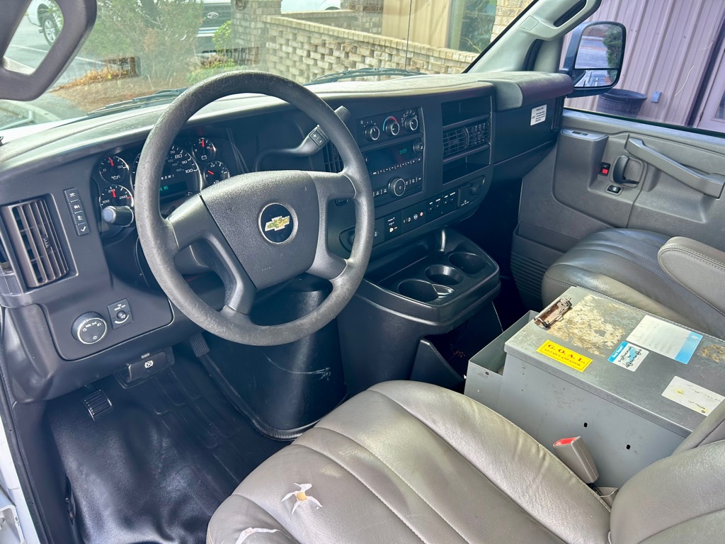 Photo 21 of this CHEVROLET EXPRESS G2500