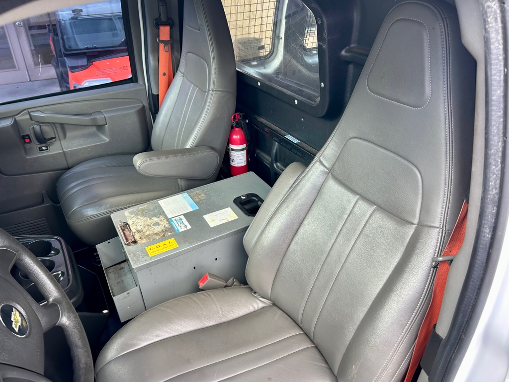 Photo 23 of this CHEVROLET EXPRESS G2500