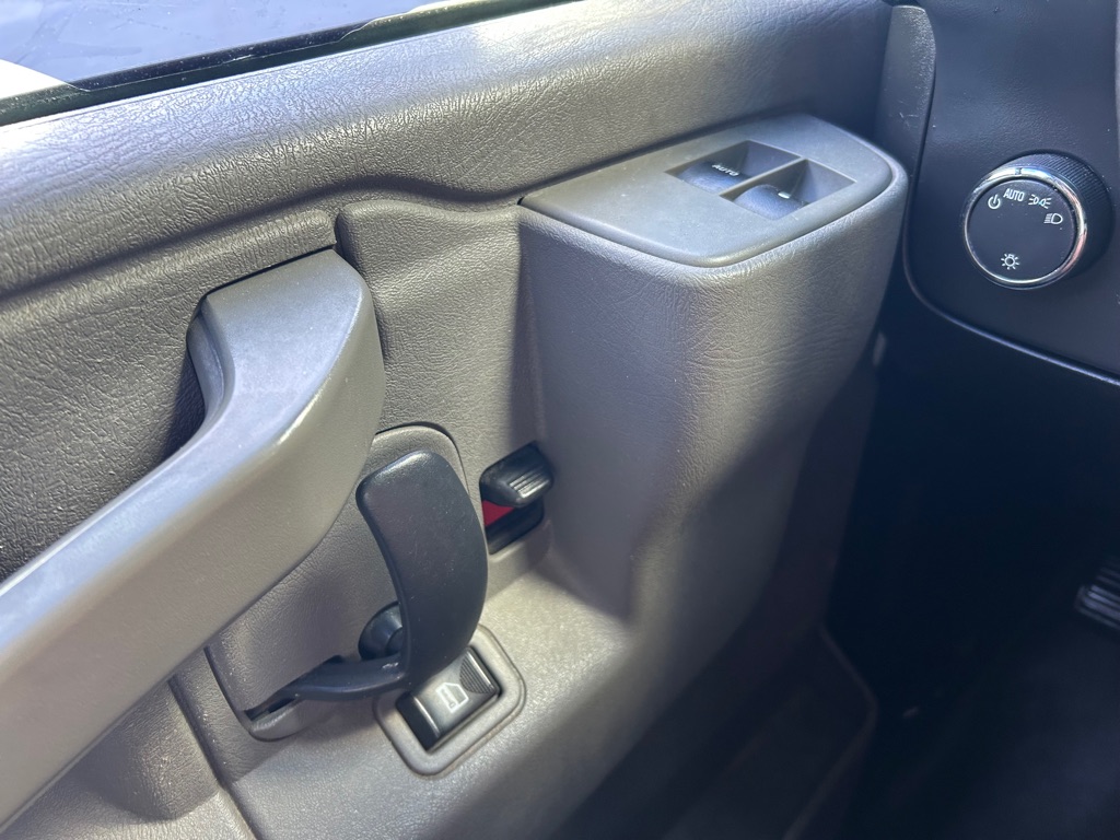 Photo 28 of this CHEVROLET EXPRESS G2500