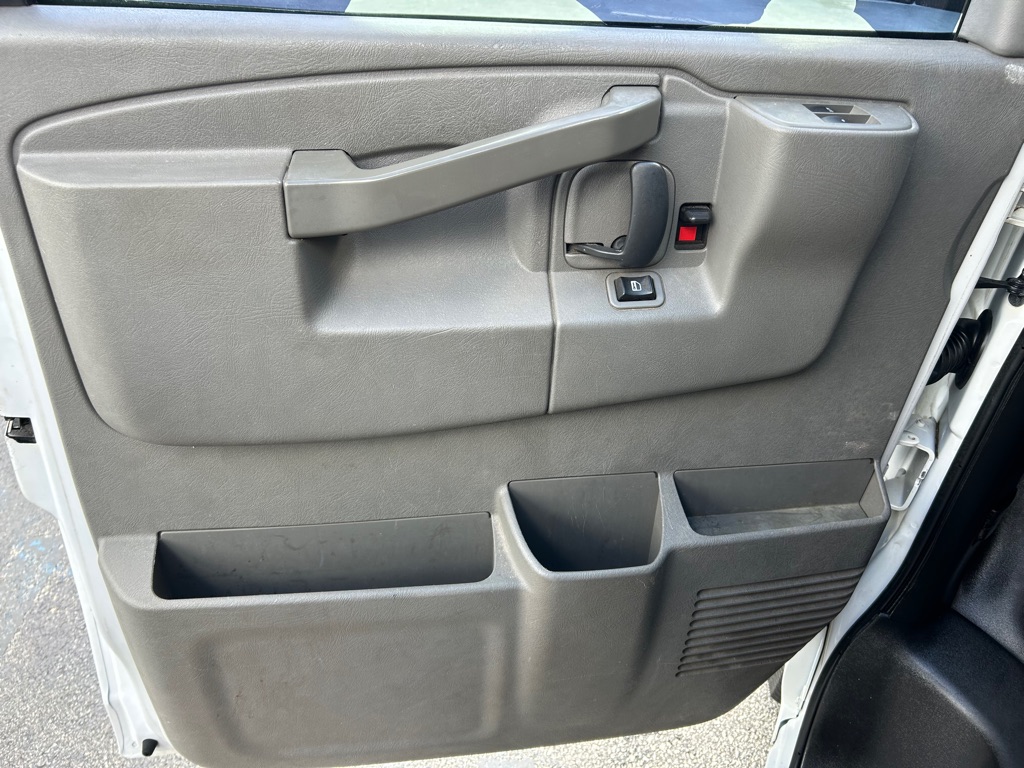Photo 25 of this CHEVROLET EXPRESS G2500