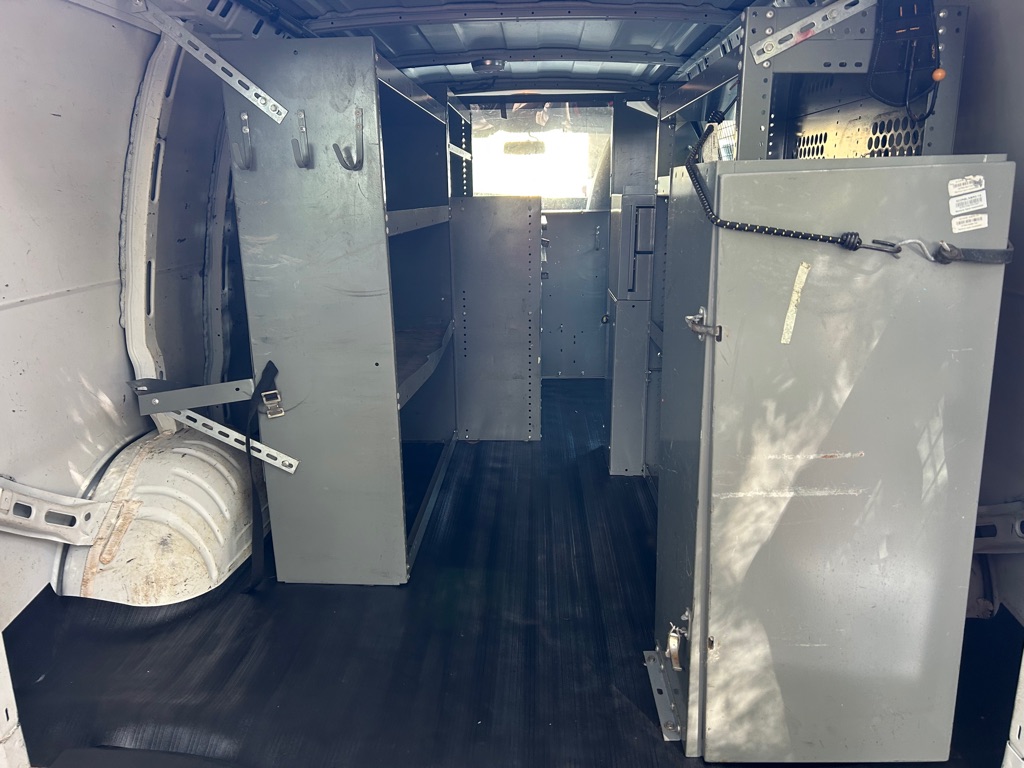Photo 16 of this CHEVROLET EXPRESS G2500