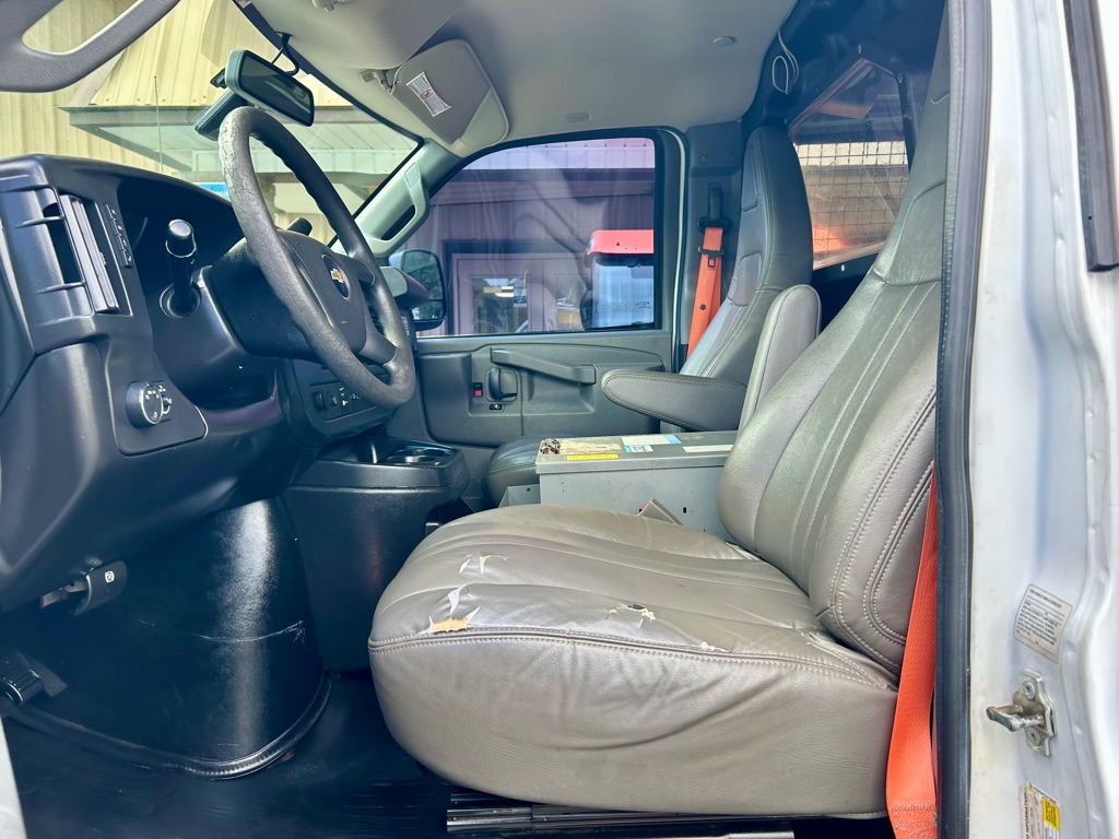 Photo 21 of this CHEVROLET EXPRESS G2500