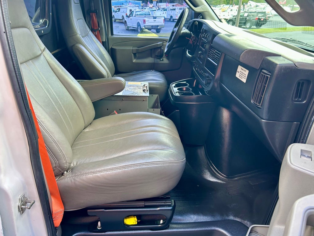 Photo 26 of this CHEVROLET EXPRESS G2500