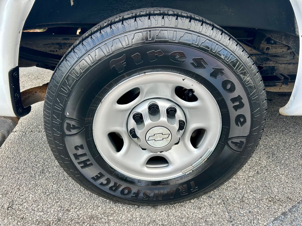 Photo 10 of this CHEVROLET EXPRESS G2500