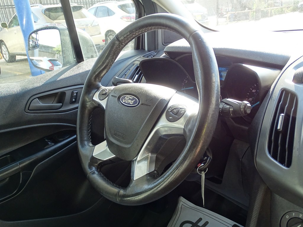 Photo 11 of this FORD TRANSIT CONNECT