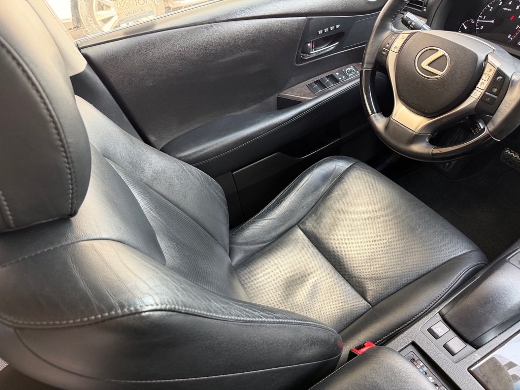 Photo 18 of this LEXUS RX 350