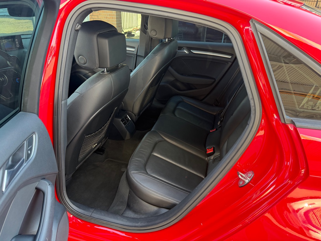 Photo 17 of this AUDI A3