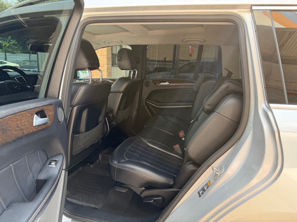 Photo 8 of this MERCEDES-BENZ GL